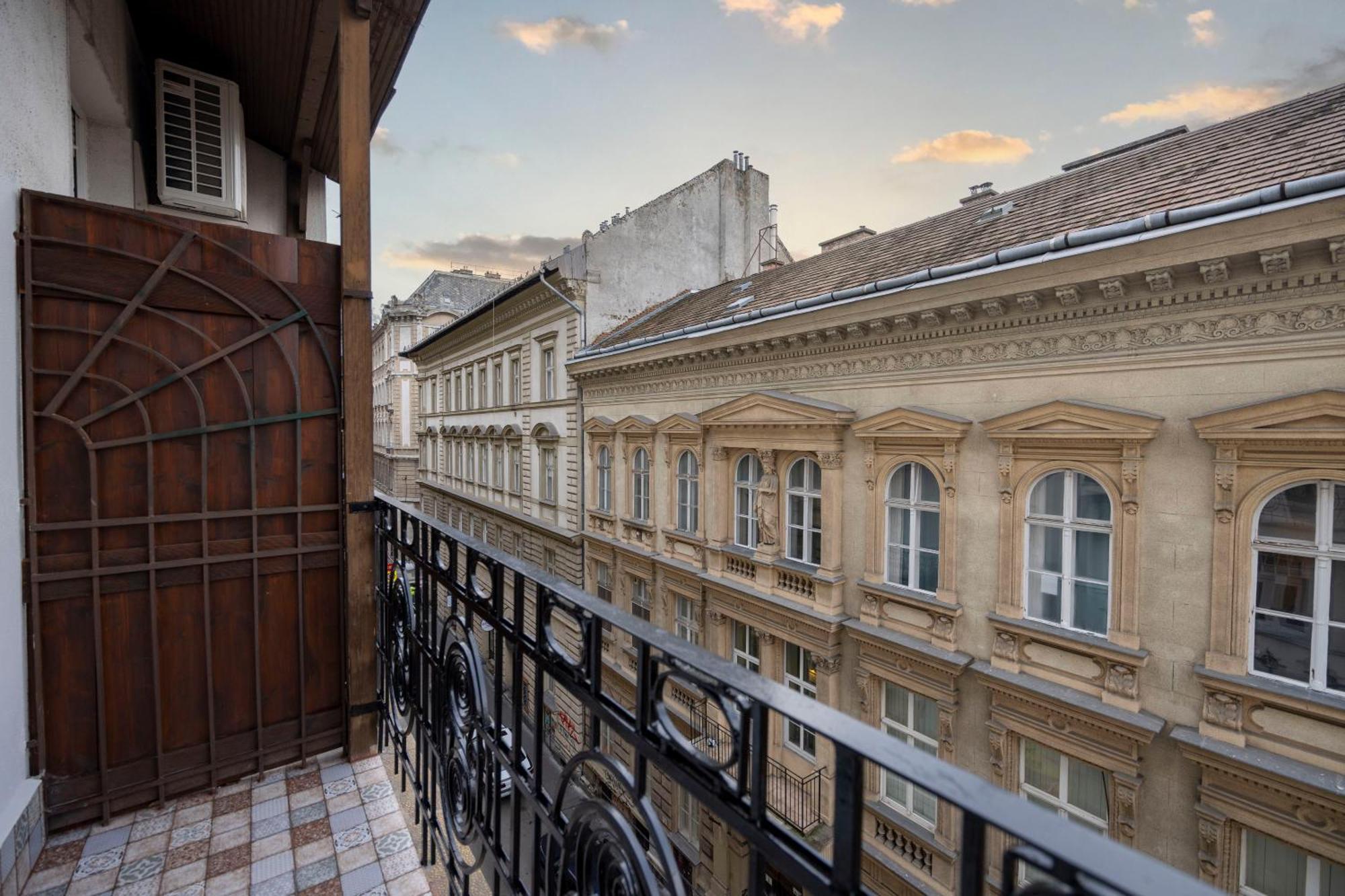 Luxurious Central 4Bedrm 3Bathrm Residence W/ Balcony Budapest Exterior foto